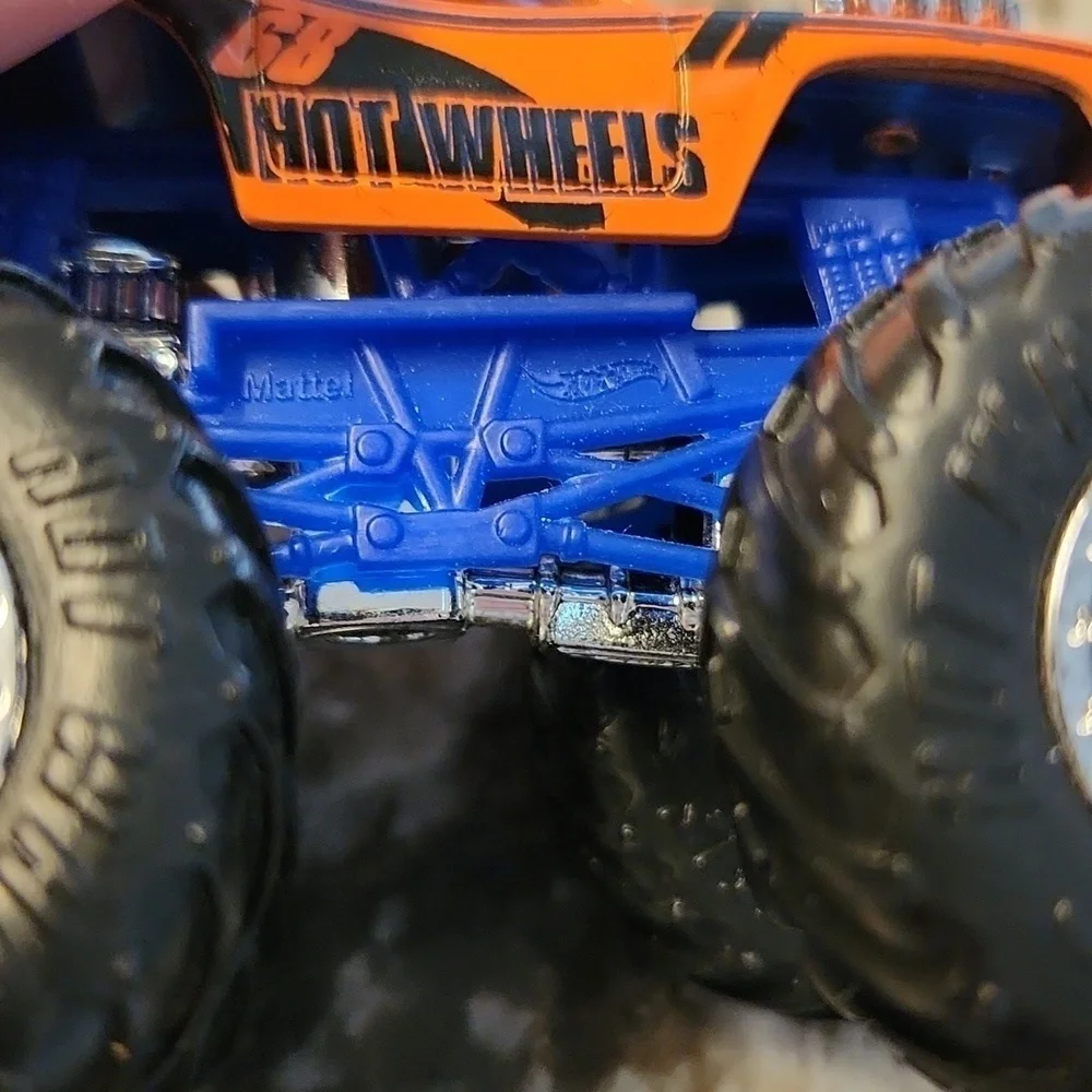 Hot Wheels Monster Jam `68 Dodge Challenger MONSTER TRUCK MATTEL 1/64 Diecast